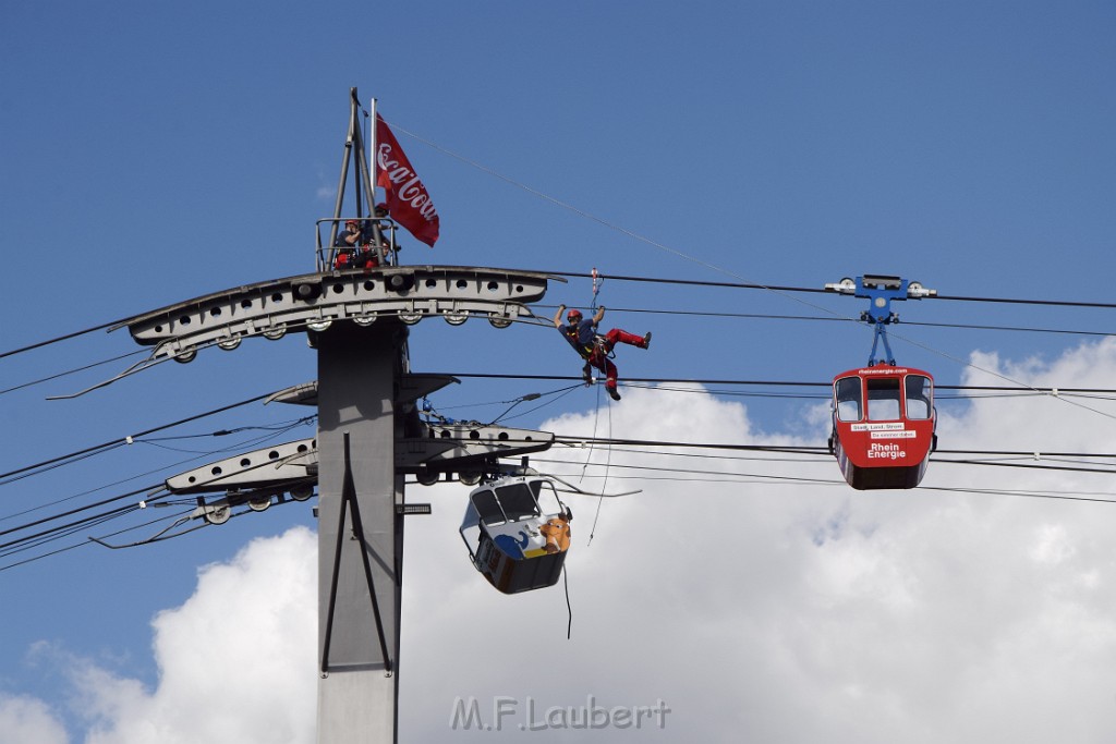 Koelner Seilbahn Gondel blieb haengen Koeln Linksrheinisch P372.JPG - Miklos Laubert